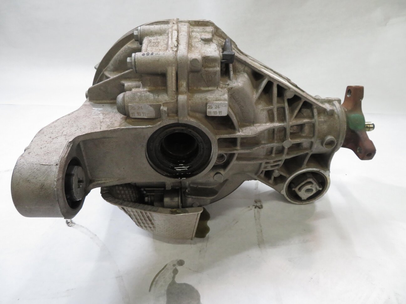 Thumbnail 2: 2011-2016 PORSCHE PANAMERA (970 G1) 3.6L - REAR DIFFERENTAIL GEAR CARRIER