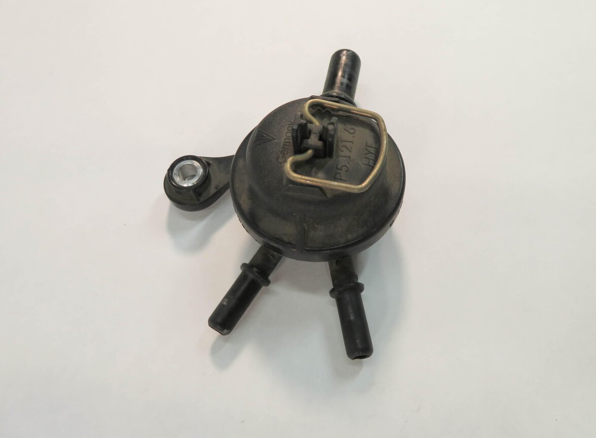 Thumbnail 2: 2012 PORSCHE PANAMERA (970 G1) 3.6L M46 ENGINE - COOLANT BLEEDER VALVE
