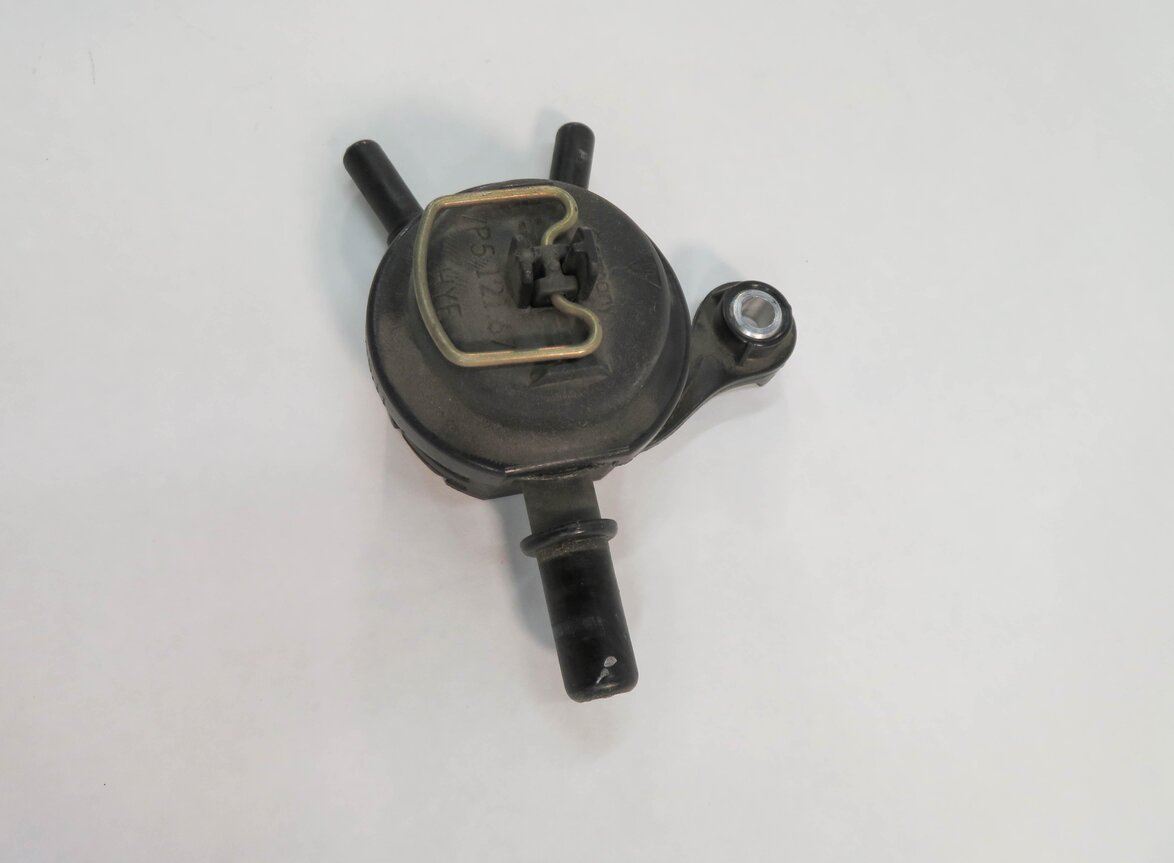 Thumbnail 3: 2012 PORSCHE PANAMERA (970 G1) 3.6L M46 ENGINE - COOLANT BLEEDER VALVE