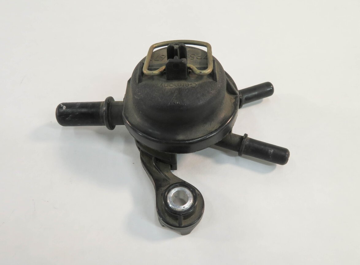 Thumbnail 4: 2012 PORSCHE PANAMERA (970 G1) 3.6L M46 ENGINE - COOLANT BLEEDER VALVE