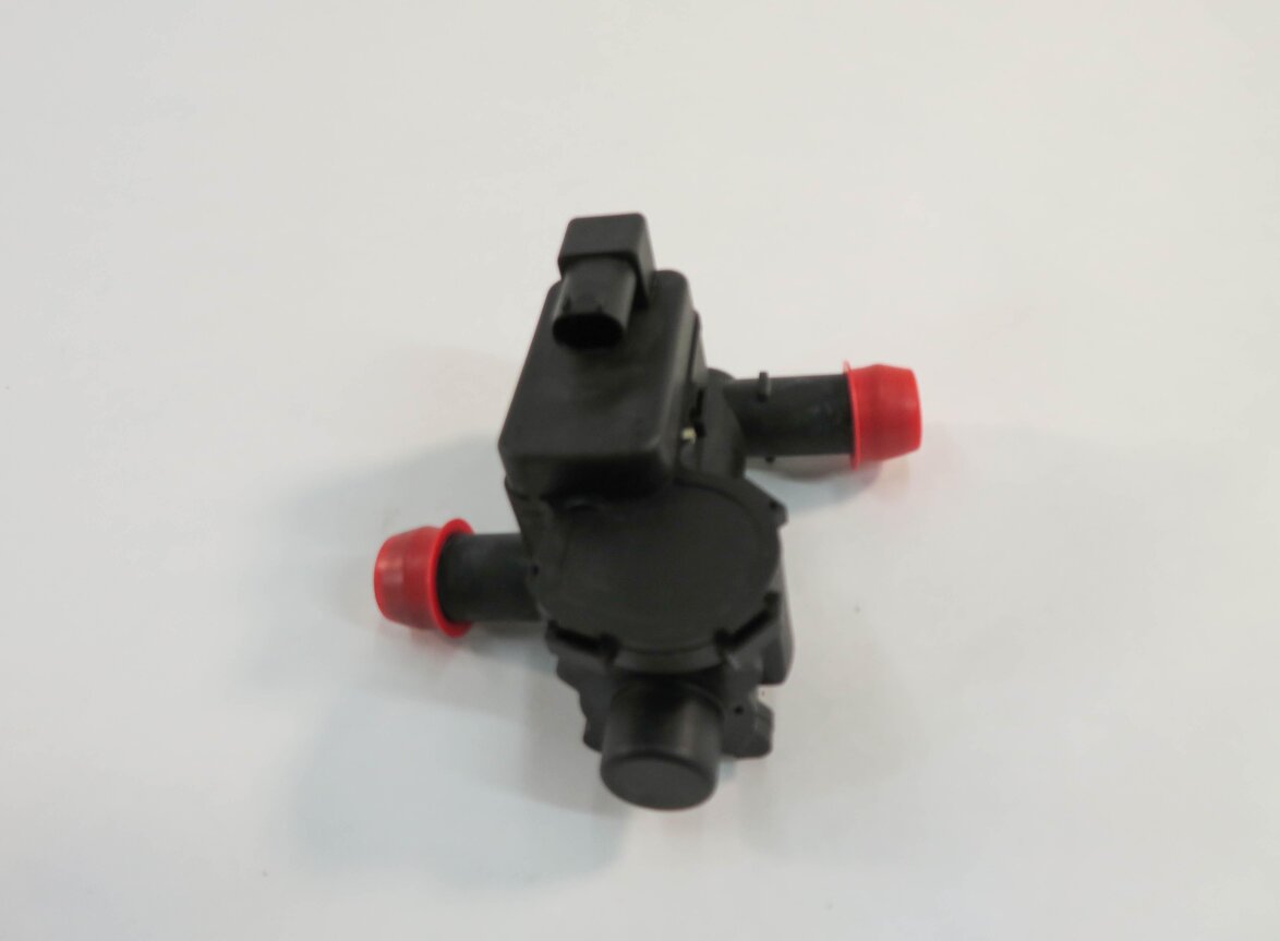 Thumbnail 3: 2012 PORSCHE PANAMERA (970 G1) 3.6L M46 ENGINE - AUX AUXILIARY WATER PUMP