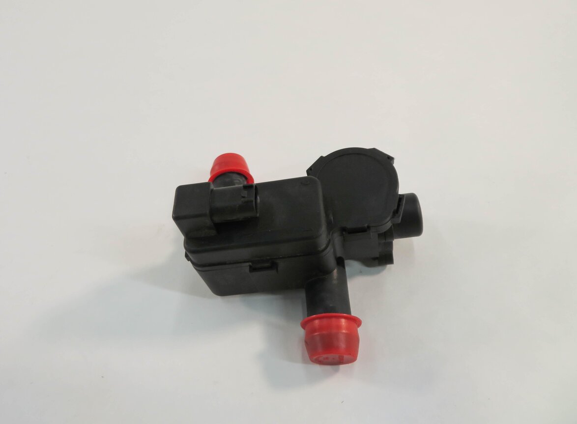 Thumbnail 4: 2012 PORSCHE PANAMERA (970 G1) 3.6L M46 ENGINE - AUX AUXILIARY WATER PUMP