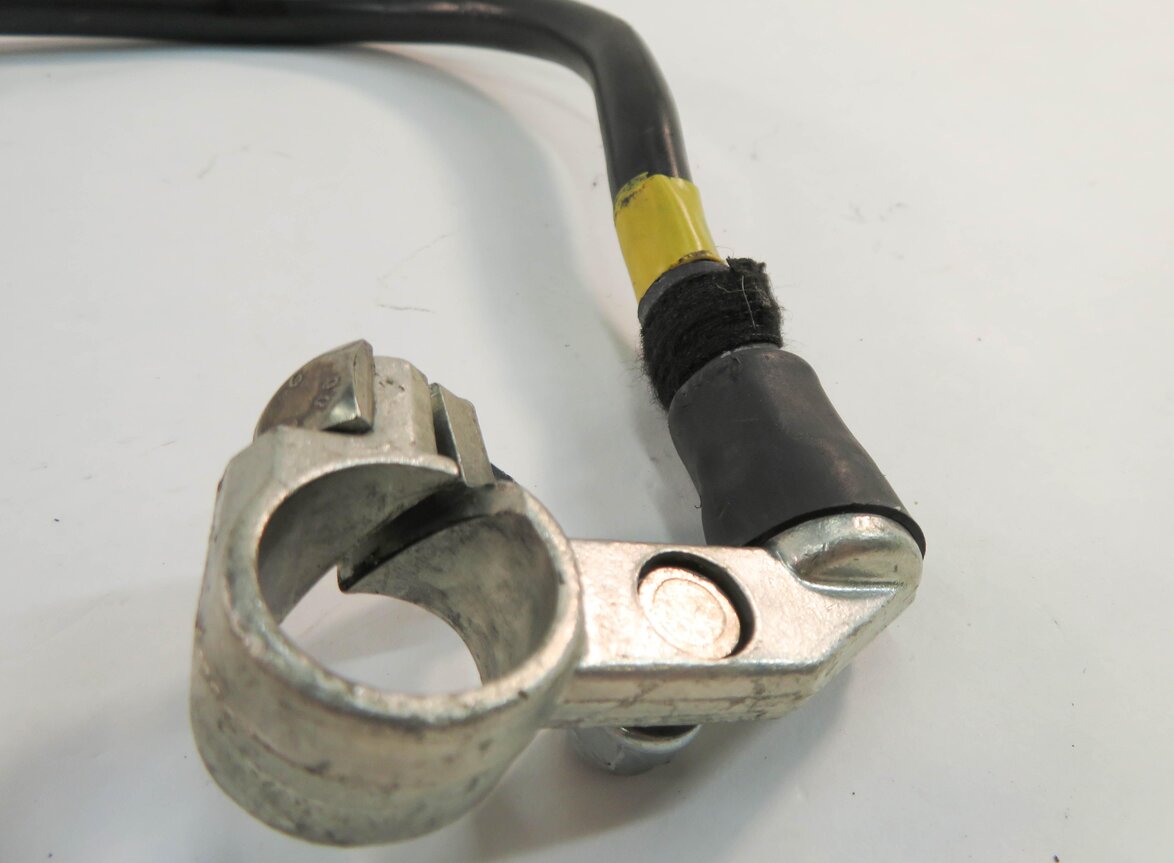 Thumbnail 4: 2012 PORSCHE PANAMERA (970 G1) POSITIVE BATTERY CABLE