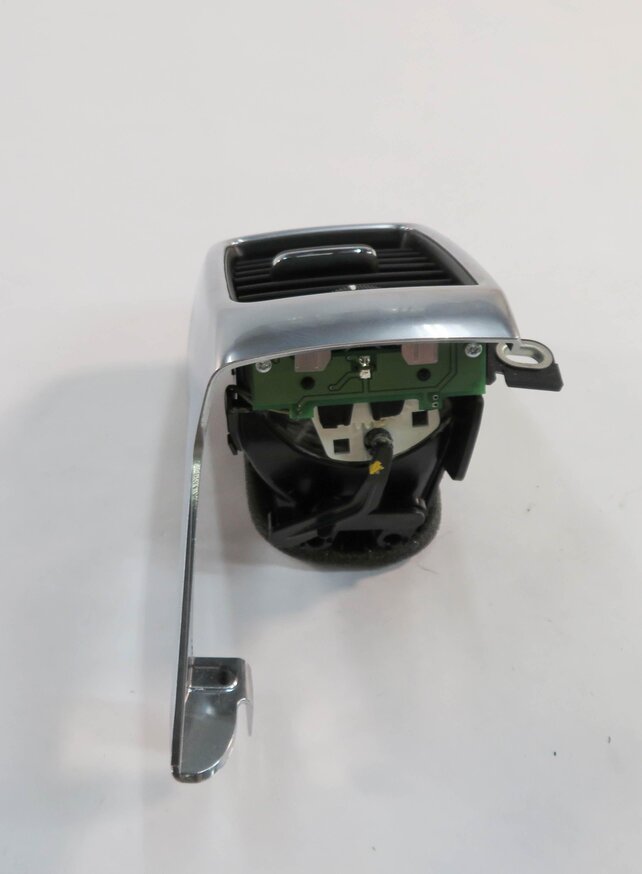 Thumbnail 4: 2012 PORSCHE PANAMERA (970 G1) LEFT REAR HEATER A/C AIR VENT