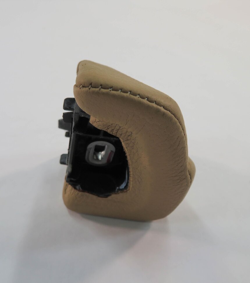 Thumbnail 5: 2012 PORSCHE PANAMERA (970 G1) LEFT REAR DOOR ARMREST TRIM EXTENSION (BEIGE)
