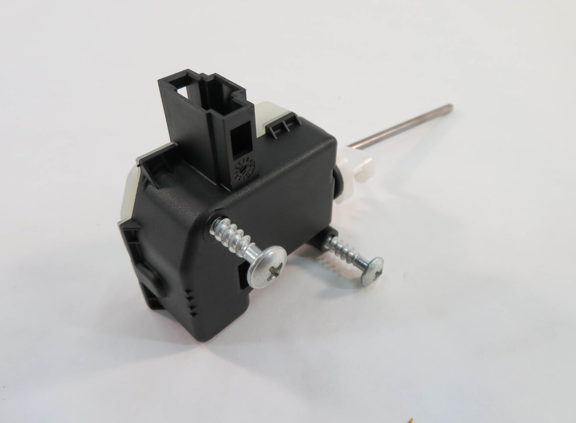 Thumbnail 3: 2012 PORSCHE PANAMERA (970 G1) FUEL TANK DOOR ACTUATOR SERVO MOTOR
