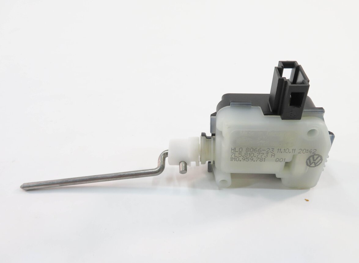 Thumbnail 6: 2012 PORSCHE PANAMERA (970 G1) FUEL TANK DOOR ACTUATOR SERVO MOTOR