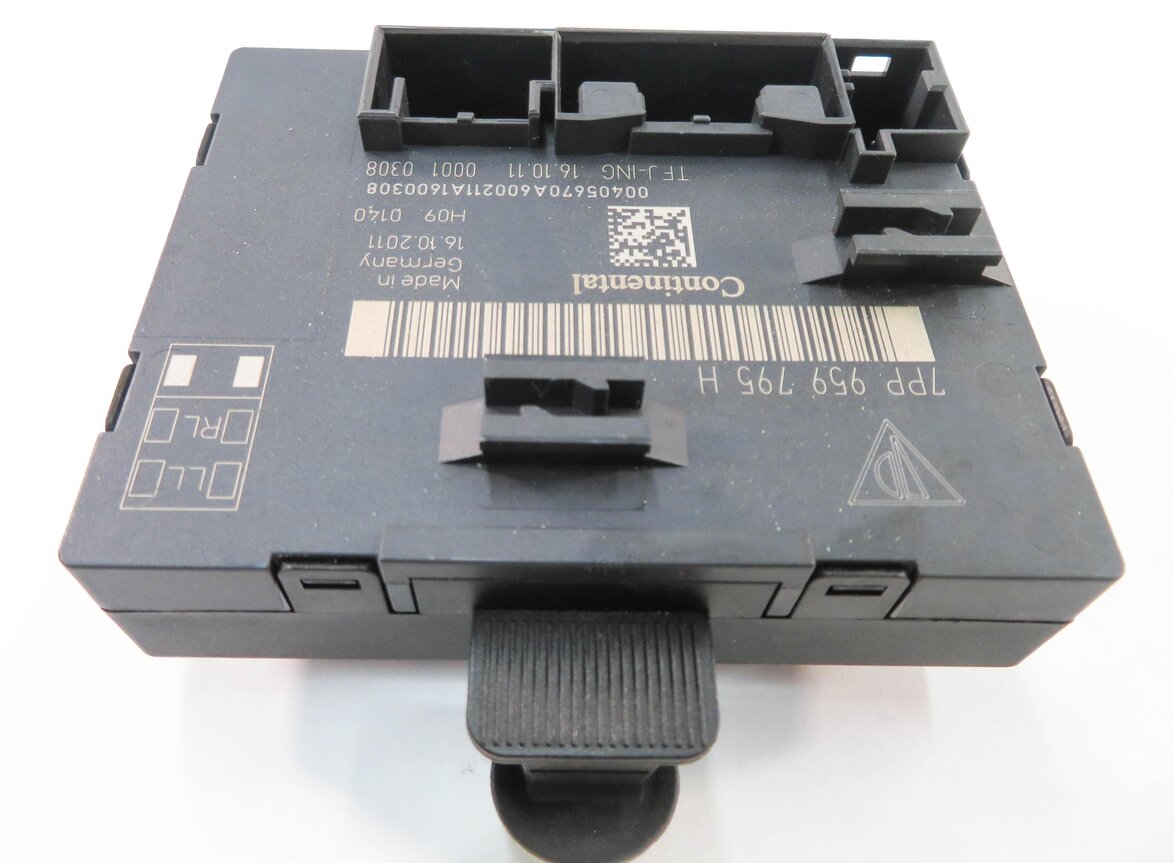 Thumbnail 4: 2012 PORSCHE PANAMERA (970 G1) LEFT REAR DOOR CONTROL MODULE