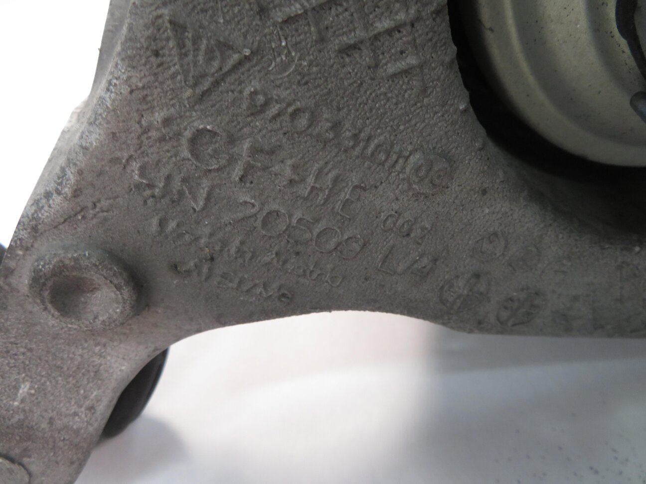 Thumbnail 6: 2010-2016 PORSCHE PANAMERA (970 G1) LEFT DRIVER REAR CV AXLE SHAFT w/ KNUCKLE