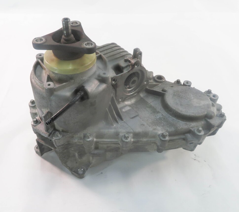 Thumbnail 2: 2009-2014 BMW X5M X6 X6M (E70 E71) 4.4L S63 TWIN TURBO ENGINE - TRANSFER CASE