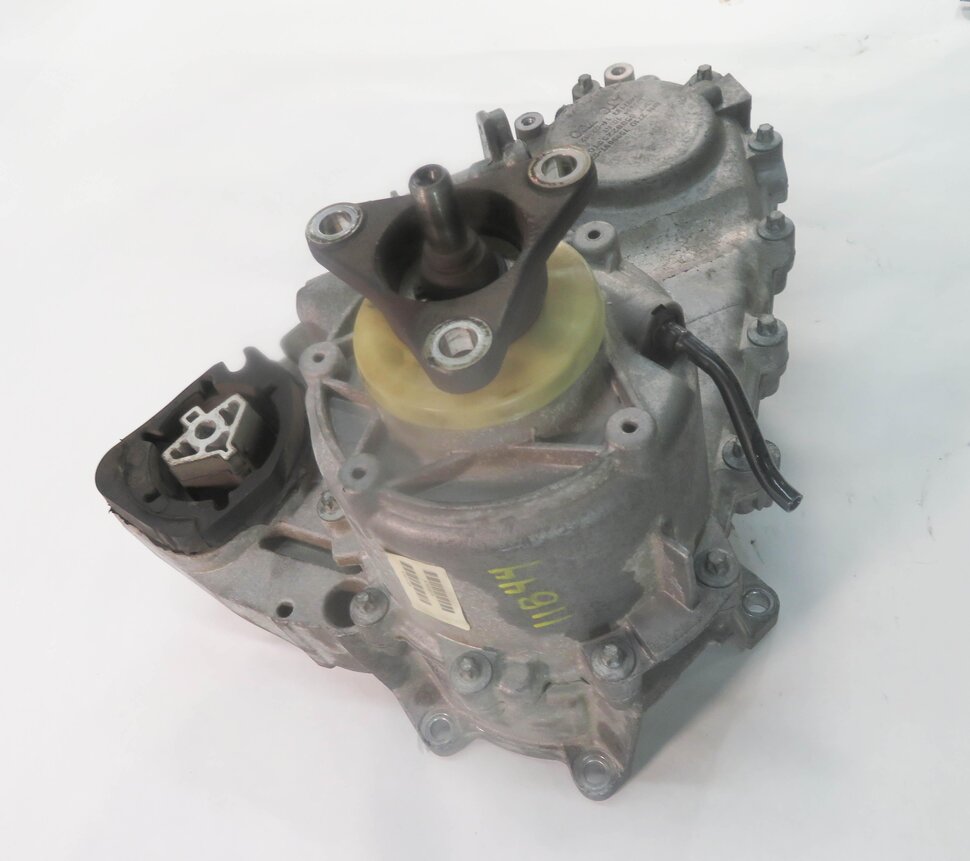 Thumbnail 3: 2009-2014 BMW X5M X6 X6M (E70 E71) 4.4L S63 TWIN TURBO ENGINE - TRANSFER CASE