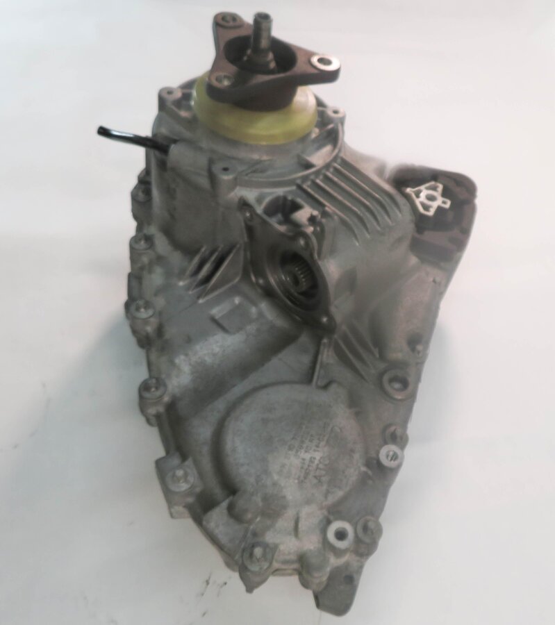 Thumbnail 4: 2009-2014 BMW X5M X6 X6M (E70 E71) 4.4L S63 TWIN TURBO ENGINE - TRANSFER CASE