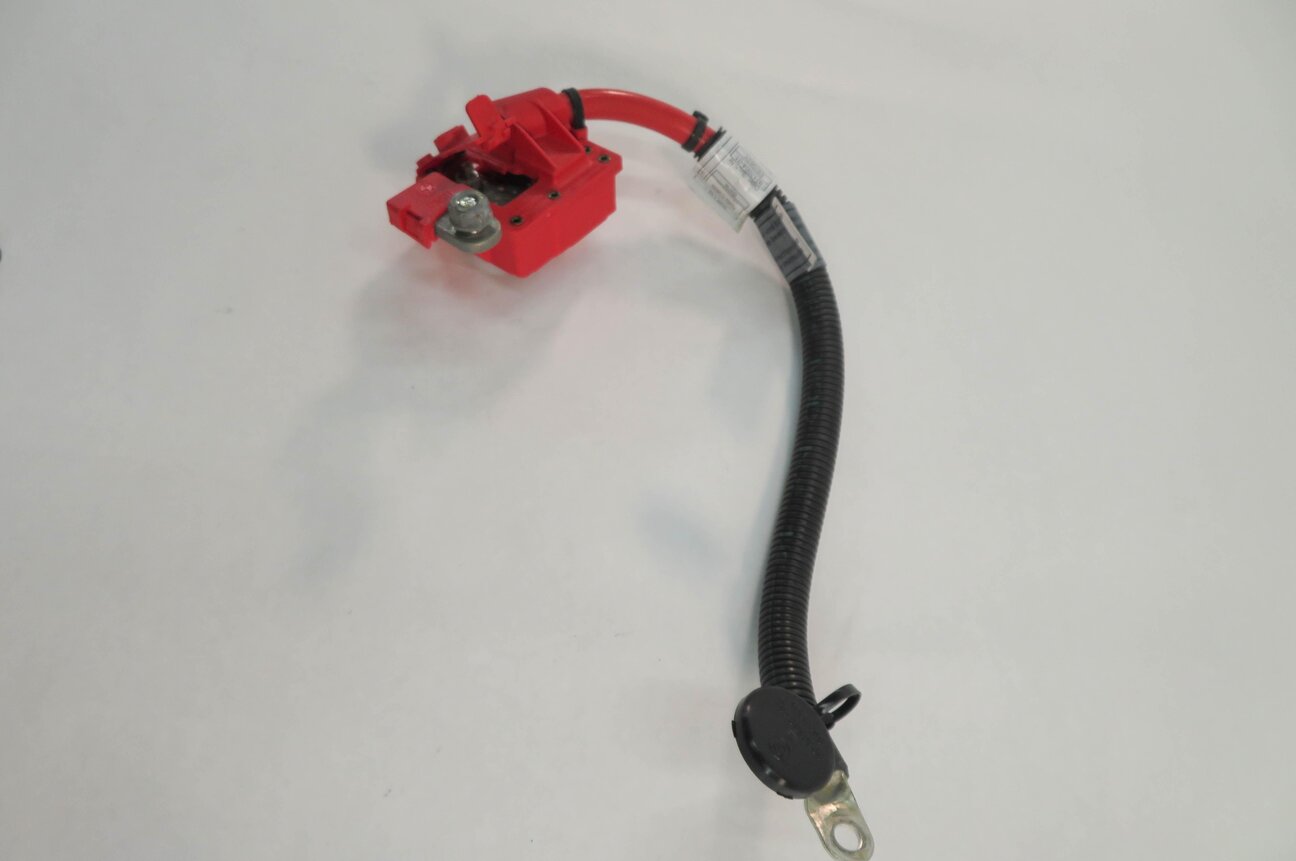 Thumbnail 4: 2013 BMW X5M ///M (E70) POSITIVE BATTERY CABLE SRS