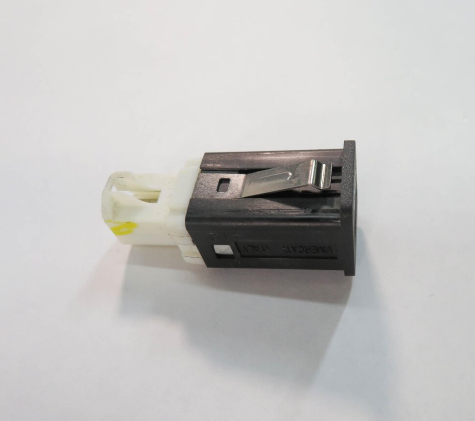 Thumbnail 2: 2013 BMW X5M ///M (E70) USB CHARGING PLUG PORT
