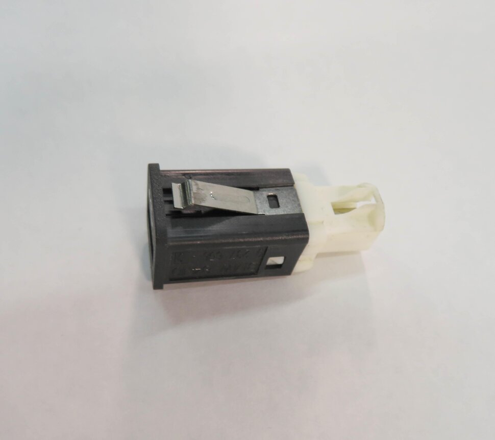 Thumbnail 3: 2013 BMW X5M ///M (E70) USB CHARGING PLUG PORT