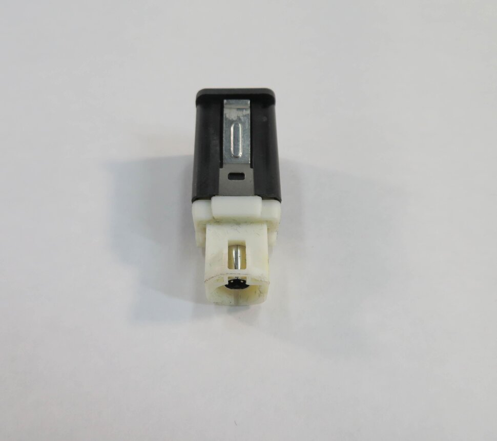 Thumbnail 4: 2013 BMW X5M ///M (E70) USB CHARGING PLUG PORT
