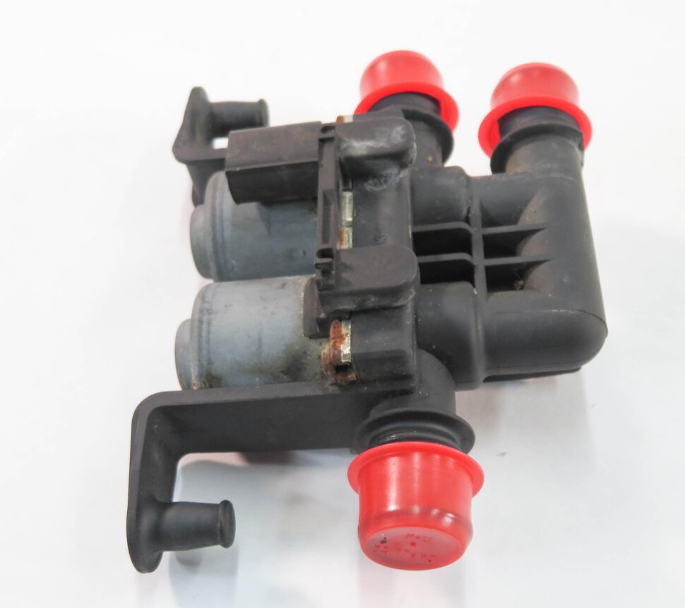 Thumbnail 4: 2013 BMW X5M ///M (E70) 4.4L S63 ENGINE - WATER HEATER CONTROL VALVE SOLENOID