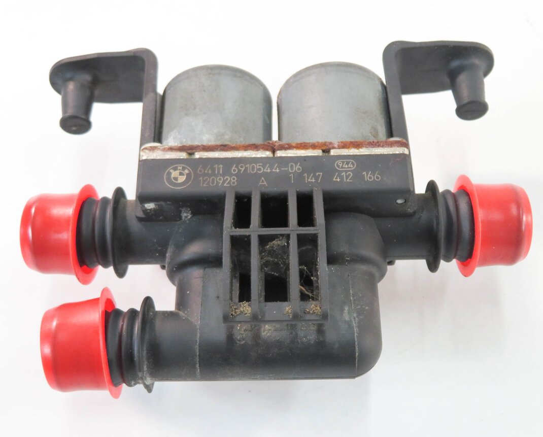 Thumbnail 6: 2013 BMW X5M ///M (E70) 4.4L S63 ENGINE - WATER HEATER CONTROL VALVE SOLENOID