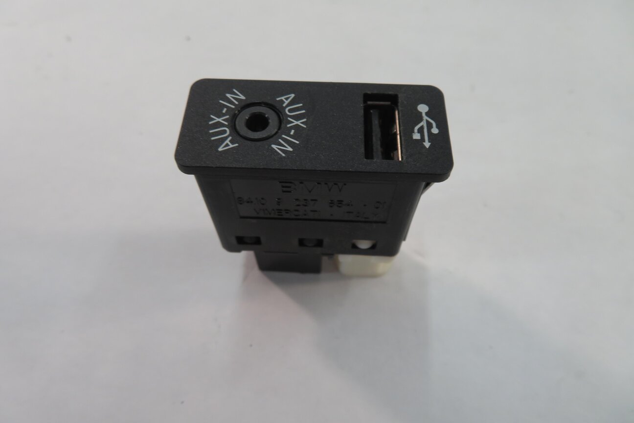 Thumbnail 5: 2013 BMW X5M ///M (E70) RADIO STEREO AUX AUXILIRAY AUDIO IN INPUT JACK w/ USB