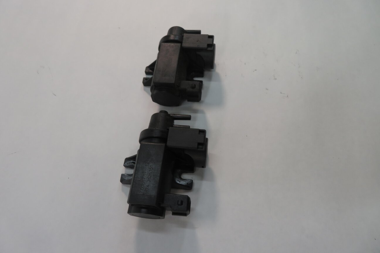 Thumbnail 2: 2013 BMW X5M ///M (E70) 4.4L S63 ENGINE - TURBOCHARGER PRESSURE CONVERTER SET-2