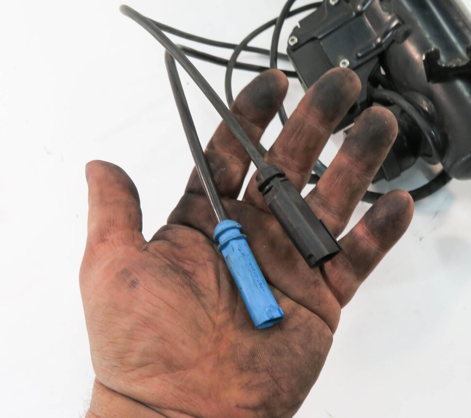 Thumbnail 6: 2013 BMW X5M ///M (E70) RIGHT PASSENGER REAR EDC ELECTRONIC DAMPENING SHOCK