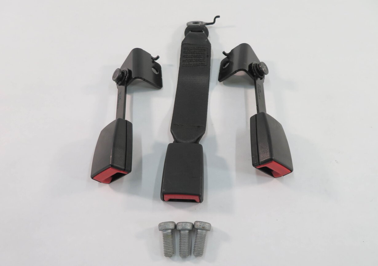 2013 BMW 750i (F01) REAR SEAT SEATBELT BUCKLE RECEIVER SET-3 (BLACK)