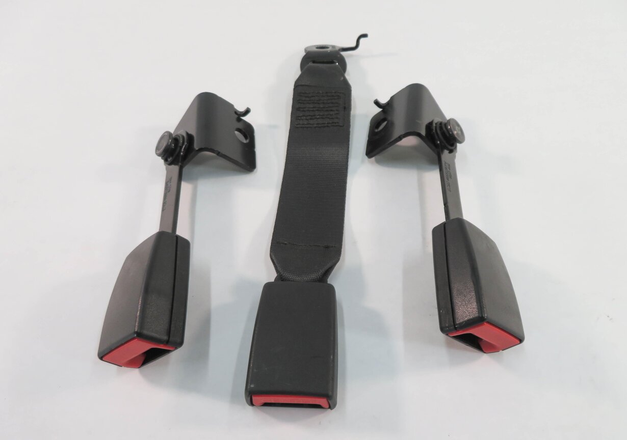 Thumbnail 2: 2013 BMW 750i (F01) REAR SEAT SEATBELT BUCKLE RECEIVER SET-3 (BLACK)