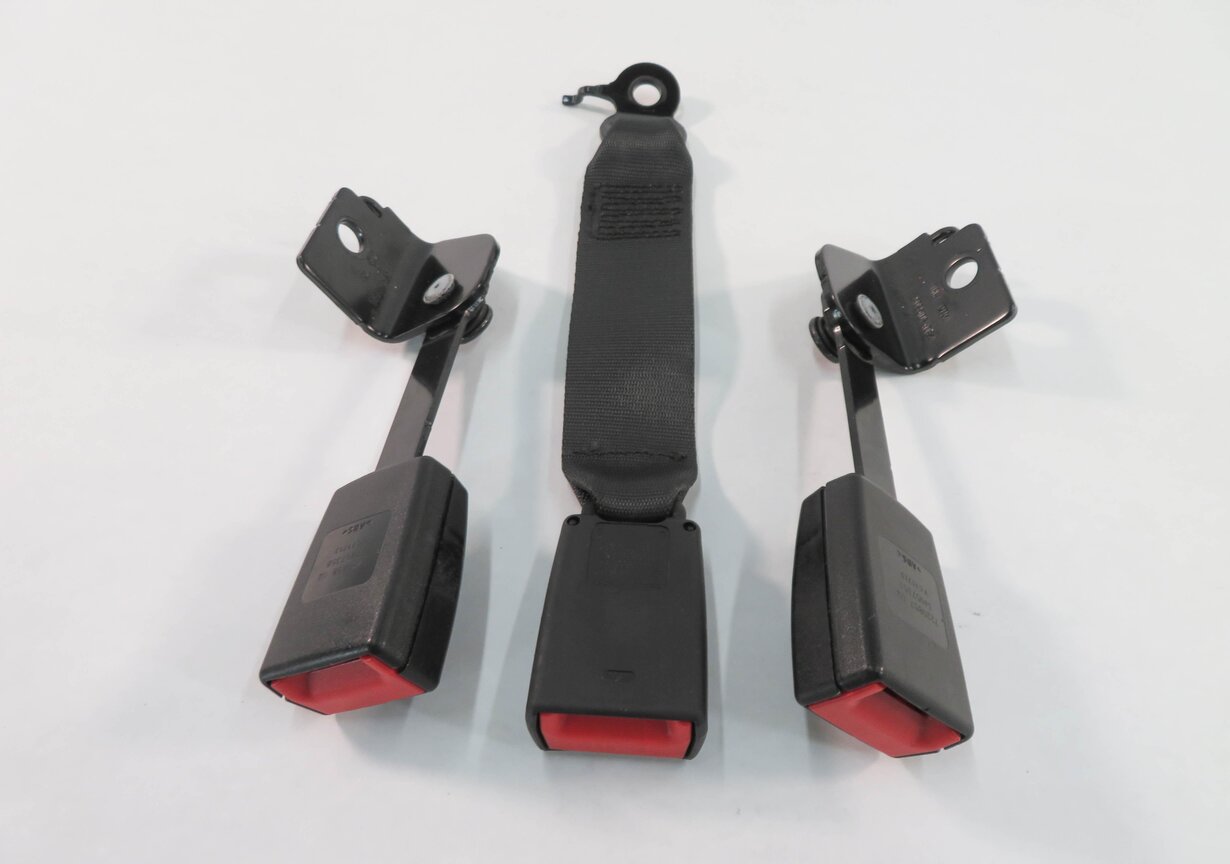 Thumbnail 5: 2013 BMW 750i (F01) REAR SEAT SEATBELT BUCKLE RECEIVER SET-3 (BLACK)