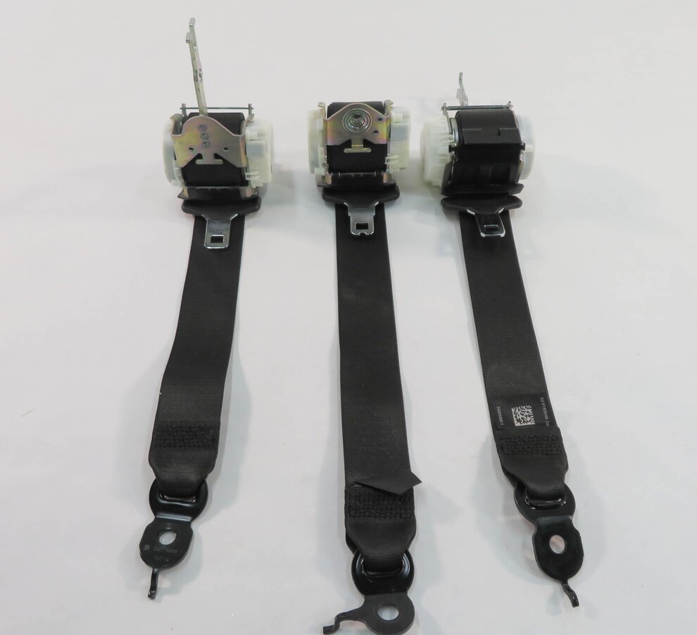 Thumbnail 2: 2013 BMW 750i (F01) REAR SEAT SEATBELT RETRACTOR SET-3 (BLACK)