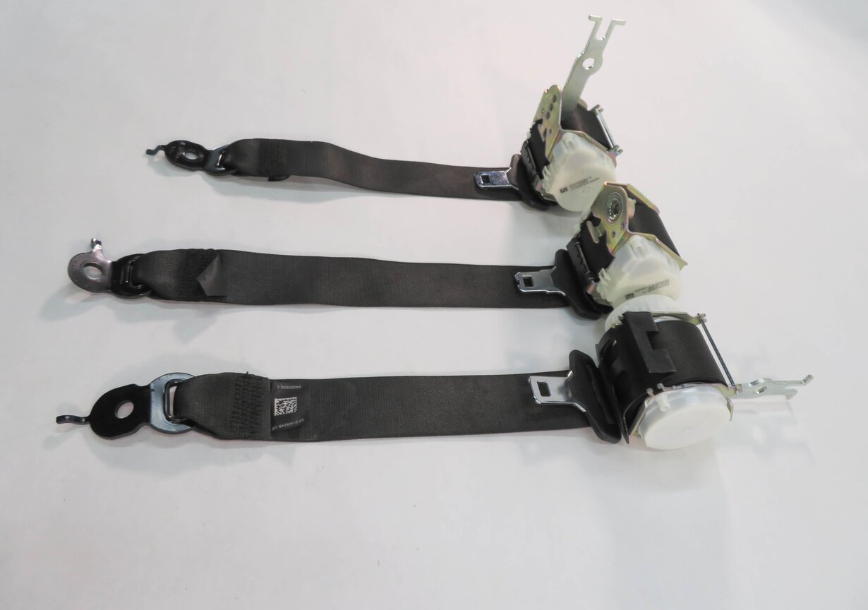Thumbnail 4: 2013 BMW 750i (F01) REAR SEAT SEATBELT RETRACTOR SET-3 (BLACK)