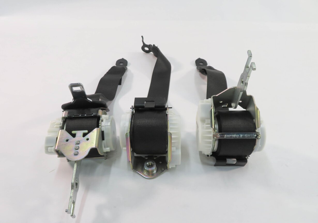 Thumbnail 5: 2013 BMW 750i (F01) REAR SEAT SEATBELT RETRACTOR SET-3 (BLACK)