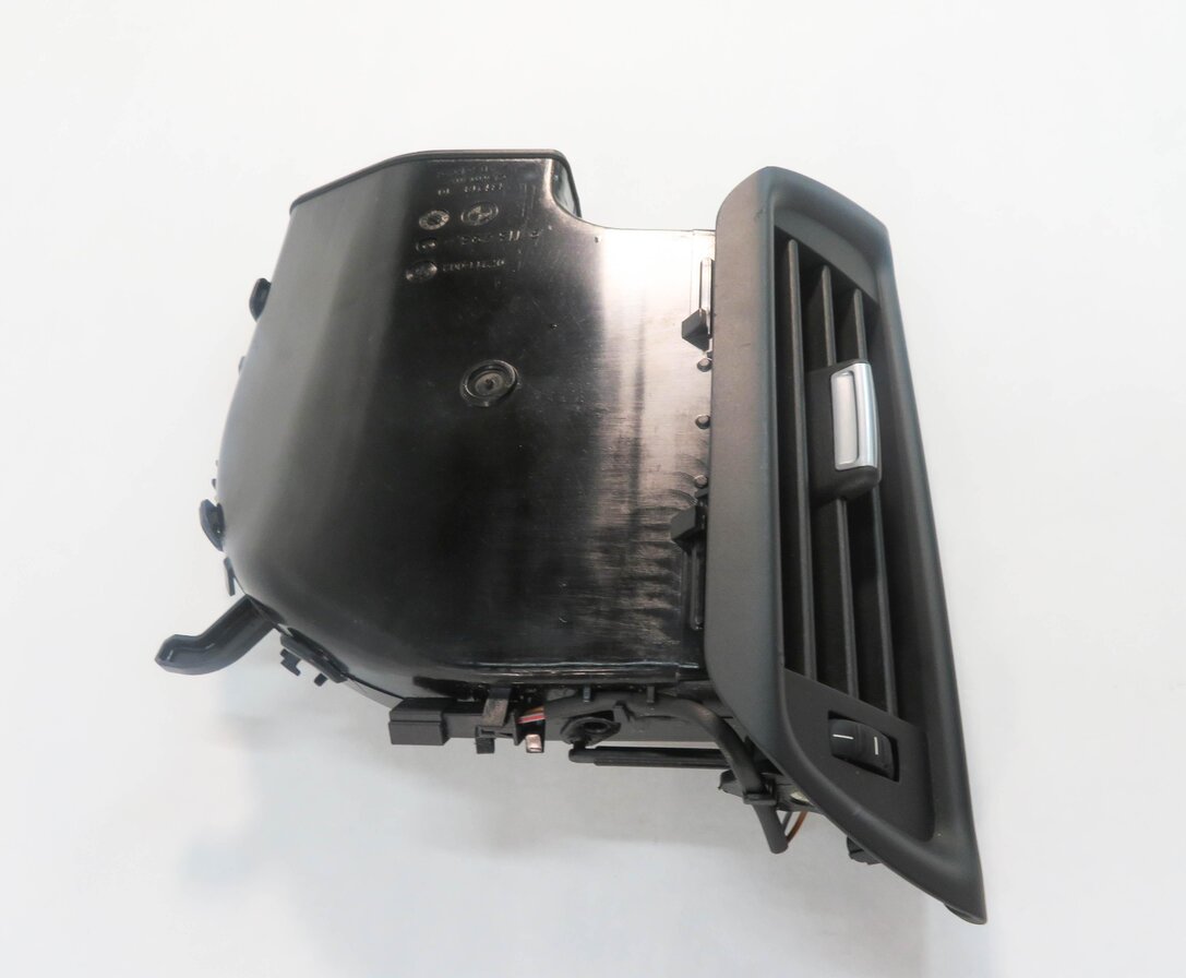 Thumbnail 3: 2013 BMW 750i (F01) LEFT DRIVER REAR PILLAR HEATER A/C AIR VENT