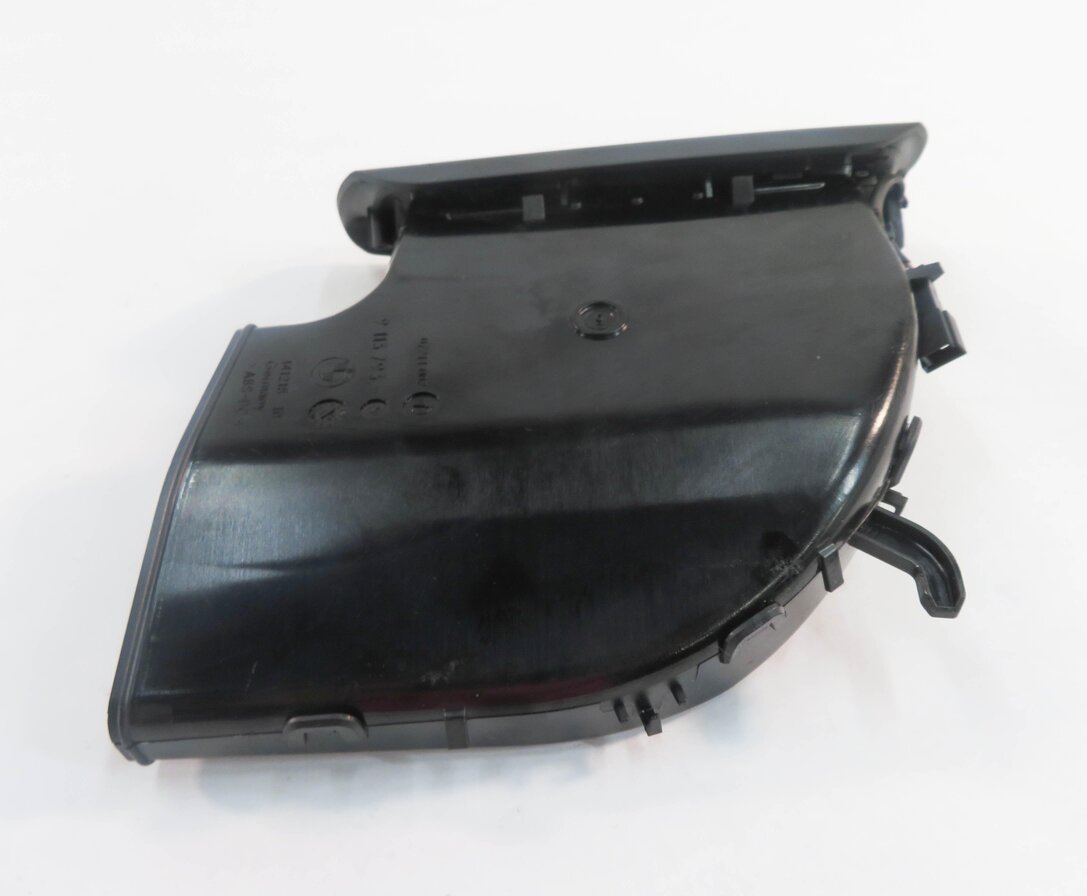 Thumbnail 5: 2013 BMW 750i (F01) LEFT DRIVER REAR PILLAR HEATER A/C AIR VENT