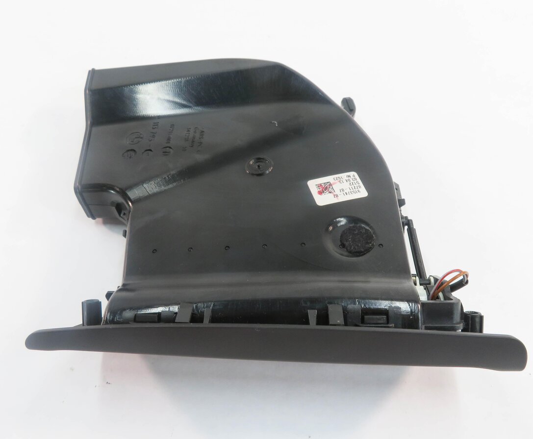 Thumbnail 6: 2013 BMW 750i (F01) LEFT DRIVER REAR PILLAR HEATER A/C AIR VENT