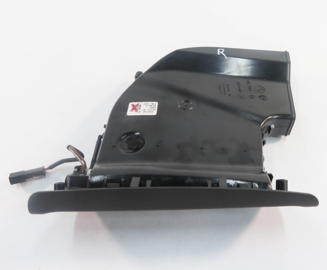 Thumbnail 6: 2013 BMW 750i (F01) RIGHT PASSENGER REAR PILLAR HEATER A/C AIR VENT