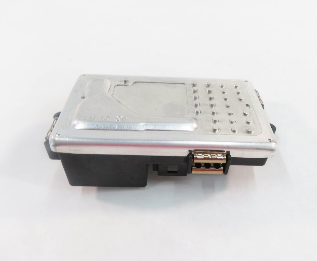 Thumbnail 4: 2013 BMW 750i (F01) FRONT HEATER A/C BLOWER FAN MOTOR SPEED RESISTOR