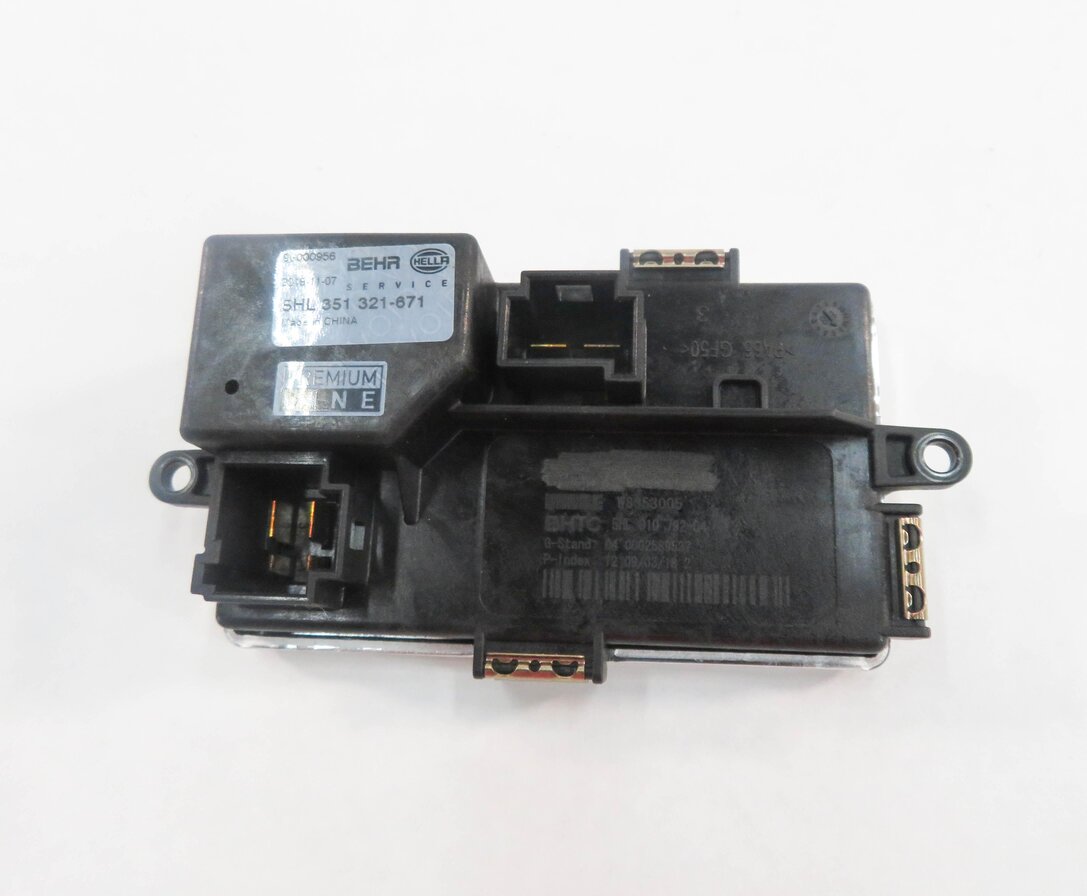 Thumbnail 5: 2013 BMW 750i (F01) FRONT HEATER A/C BLOWER FAN MOTOR SPEED RESISTOR