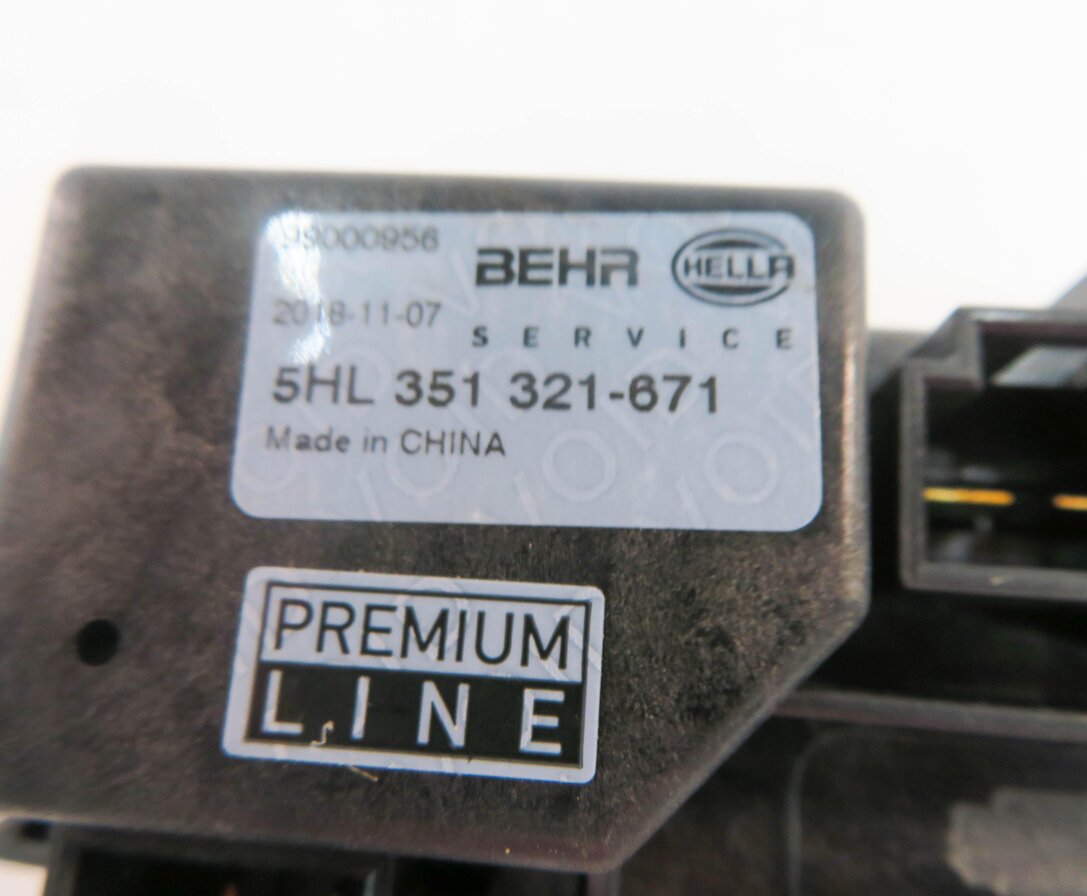 Thumbnail 7: 2013 BMW 750i (F01) FRONT HEATER A/C BLOWER FAN MOTOR SPEED RESISTOR