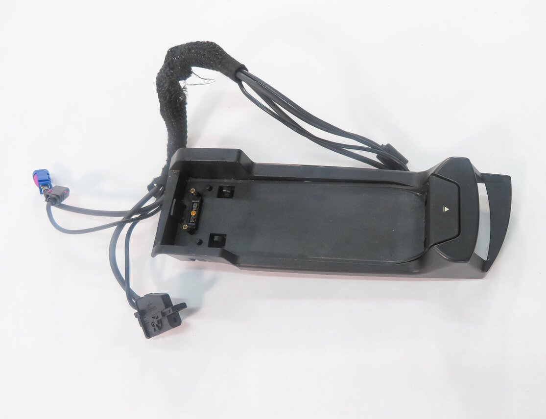 Thumbnail 2: 2013 BMW 750i (F01) FRONT CENTER CONSOLE CELL PHONE SNAP IN CRADLE