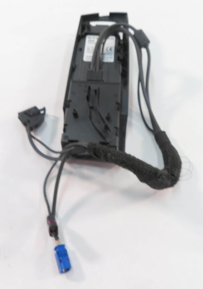 Thumbnail 5: 2013 BMW 750i (F01) FRONT CENTER CONSOLE CELL PHONE SNAP IN CRADLE