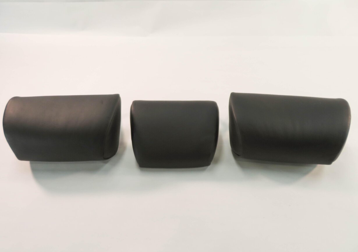 Thumbnail 4: 2013 BMW 750i (F01) REAR - LEFT / CENTER / RIGHT - HEADREST SET (BLACK LEATHER)