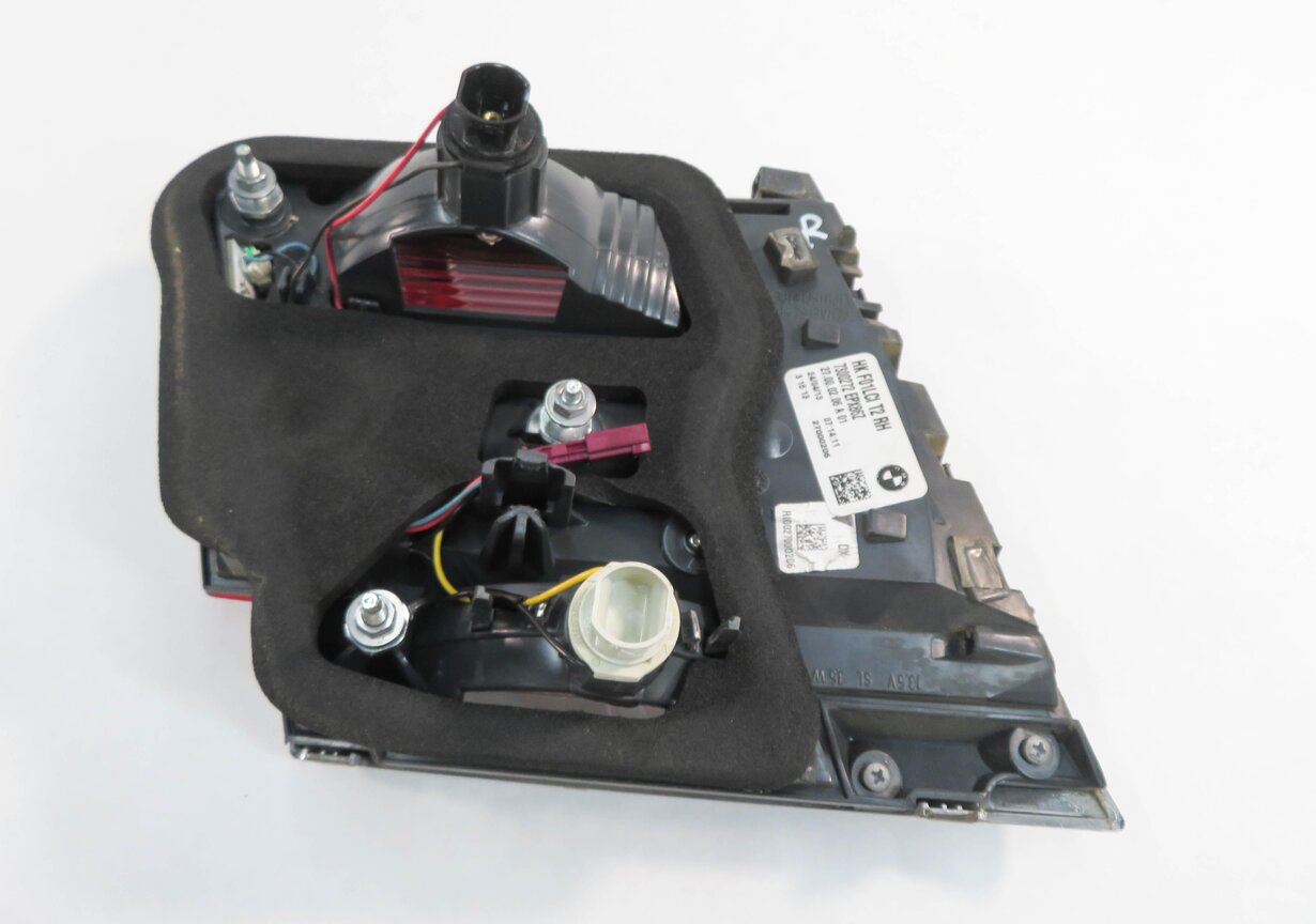 Thumbnail 6: 13-15 BMW 740i 750i 760i ACTIVEHYBRID-7 B7 (F01 F02 F04) RIGHT INNER TAILLIGHT