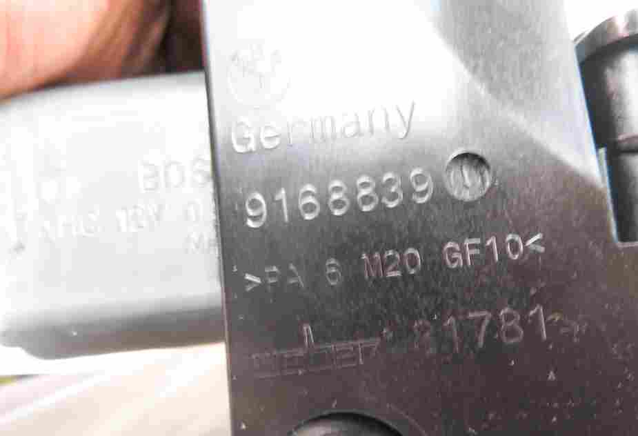 Thumbnail 16: 2009-2015 BMW 740i 750i F01 REAR LEFT DOOR WINDOW SHADE ASSEMBLY (BLACK)