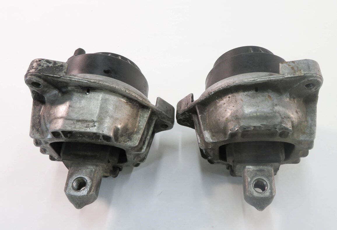 Thumbnail 2: 2010 BMW 750i (F01) 4.4L N63 TWIN TURBO ENGINE - LEFT & RIGHT MOTOR MOUNT SET-2