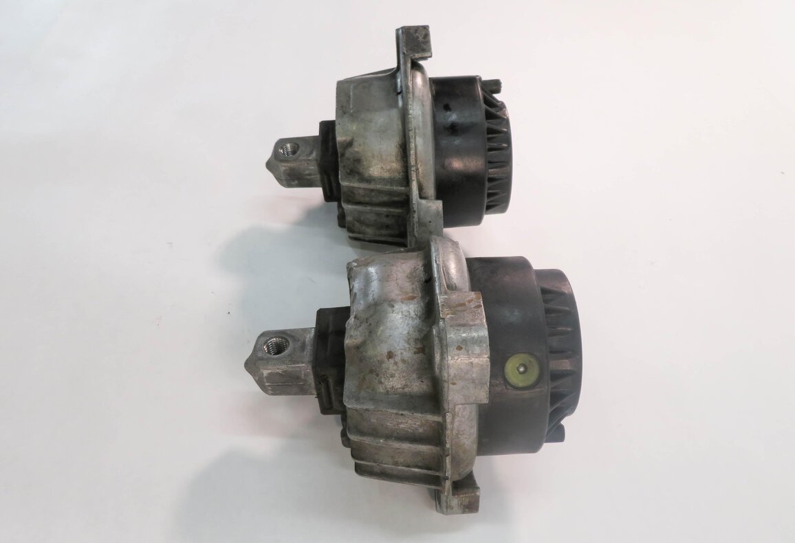 Thumbnail 4: 2010 BMW 750i (F01) 4.4L N63 TWIN TURBO ENGINE - LEFT & RIGHT MOTOR MOUNT SET-2