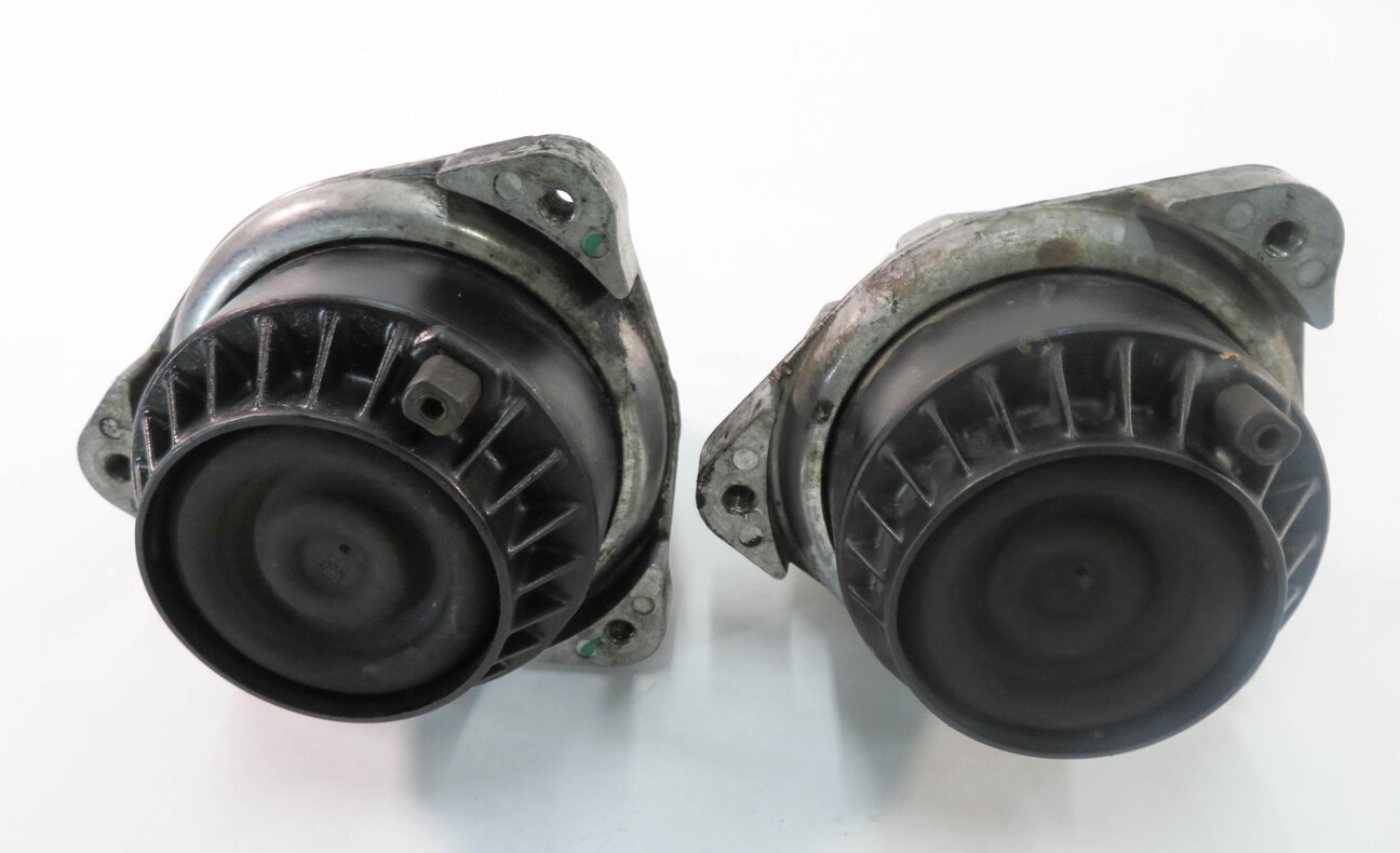 Thumbnail 5: 2010 BMW 750i (F01) 4.4L N63 TWIN TURBO ENGINE - LEFT & RIGHT MOTOR MOUNT SET-2
