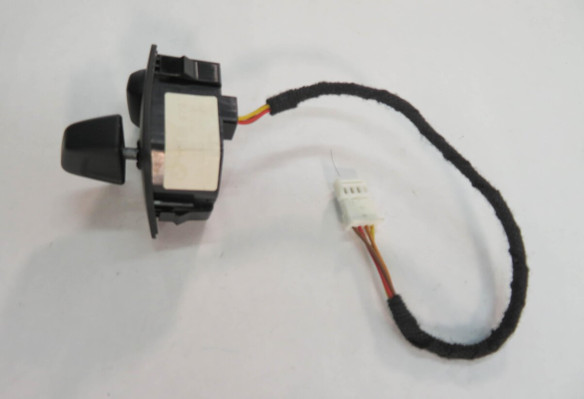 Thumbnail 3: 2010 BMW 750i (F01) HEATED STEERING ADJUSTMENT SWITCH BUTTON