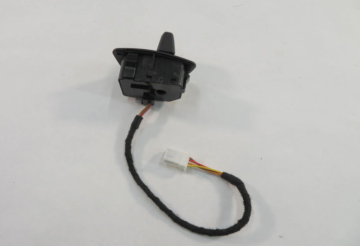 Thumbnail 5: 2010 BMW 750i (F01) HEATED STEERING ADJUSTMENT SWITCH BUTTON