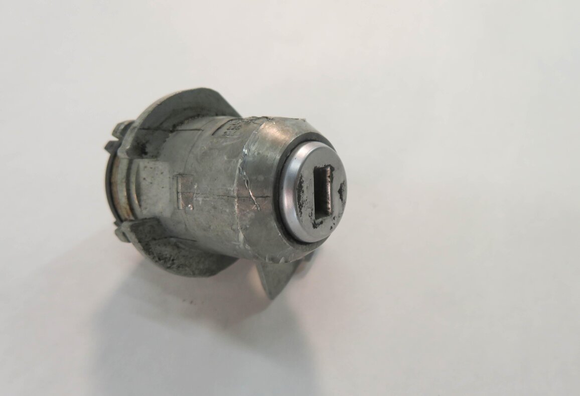 Thumbnail 3: 2010 BMW 750i (F01) LEFT FRONT DRIVER DOOR HANDLE LOCK CYLINDER w/ KEY