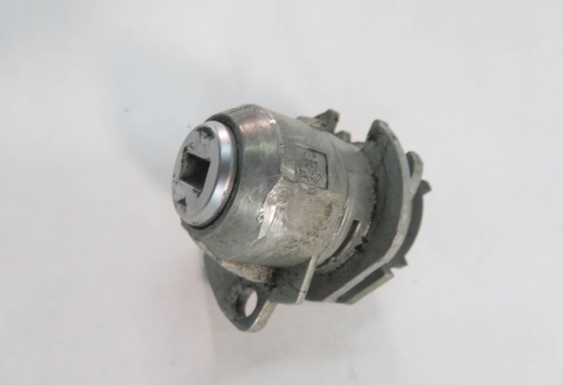 Thumbnail 4: 2010 BMW 750i (F01) LEFT FRONT DRIVER DOOR HANDLE LOCK CYLINDER w/ KEY